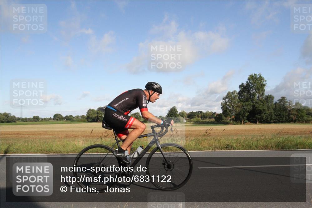 25.08.2024 - Elbe Triathlon Hamburg Fuchs,  Jonas http://msf.ph/oto/6831122 25.08.2024 09:29:13 Radfahren 418, 528, 111, 211, 406, 131, 355, 374 meine-sportfotos.de