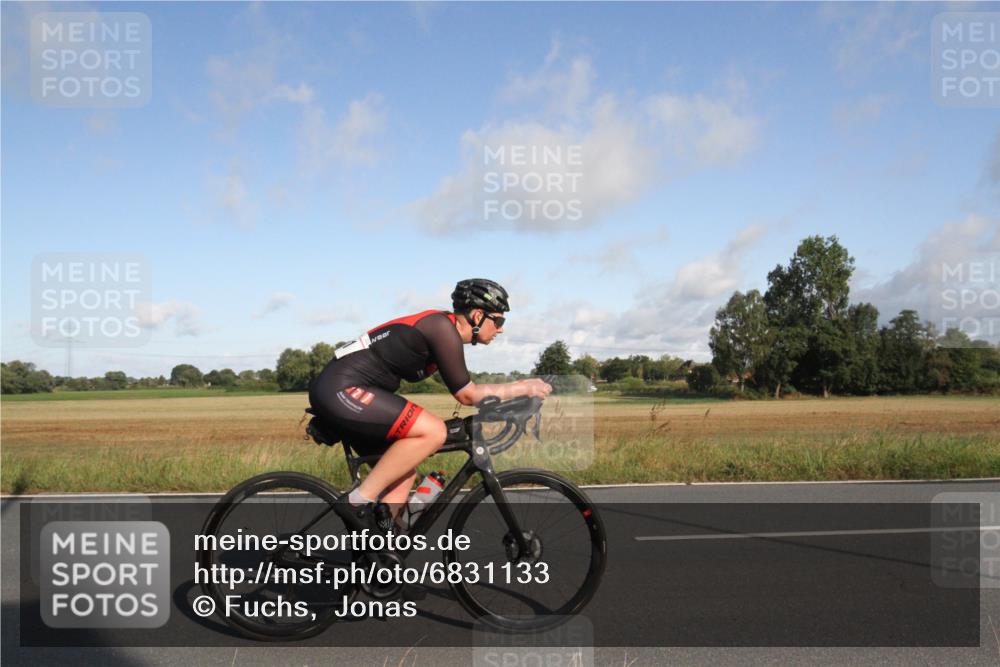 25.08.2024 - Elbe Triathlon Hamburg Fuchs,  Jonas http://msf.ph/oto/6831133 25.08.2024 09:29:17 Radfahren 406, 131, 355, 374, 264 meine-sportfotos.de