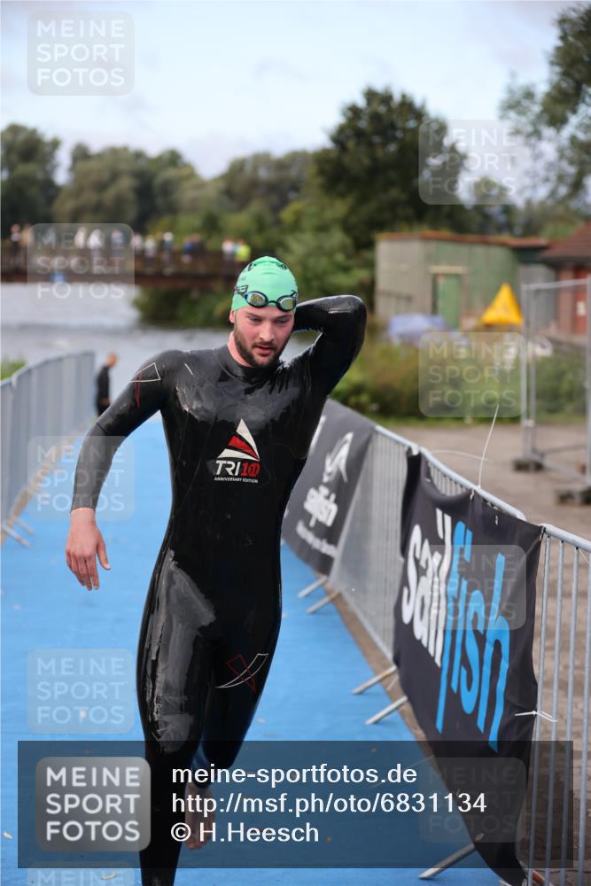 25.08.2024 - Elbe Triathlon Hamburg H.Heesch http://msf.ph/oto/6831134 25.08.2024 08:28:07 Schwimmen 47 meine-sportfotos.de