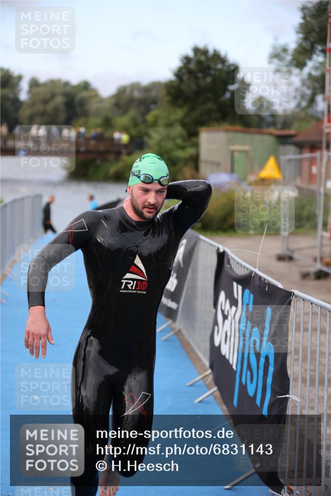 25.08.2024 - Elbe Triathlon Hamburg H.Heesch http://msf.ph/oto/6831143 25.08.2024 08:28:07 Schwimmen 47 meine-sportfotos.de