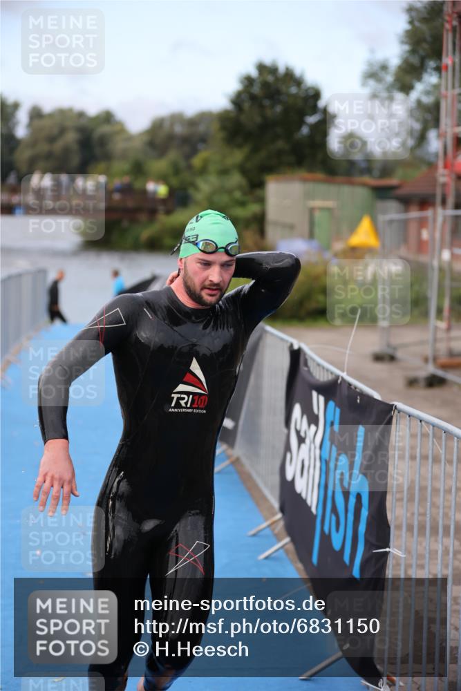 25.08.2024 - Elbe Triathlon Hamburg H.Heesch http://msf.ph/oto/6831150 25.08.2024 08:28:07 Schwimmen 47 meine-sportfotos.de
