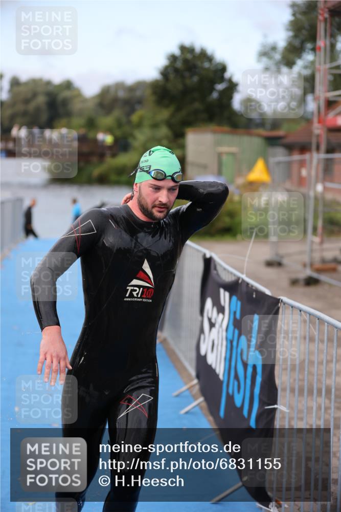 25.08.2024 - Elbe Triathlon Hamburg H.Heesch http://msf.ph/oto/6831155 25.08.2024 08:28:07 Schwimmen 47 meine-sportfotos.de