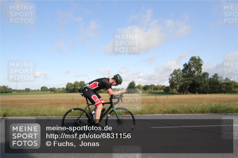 25.08.2024 - Elbe Triathlon Hamburg Fuchs,  Jonas http://msf.ph/oto/6831156 25.08.2024 09:29:25 Radfahren 355, 374, 264, 33, 63, 135, 359 meine-sportfotos.de