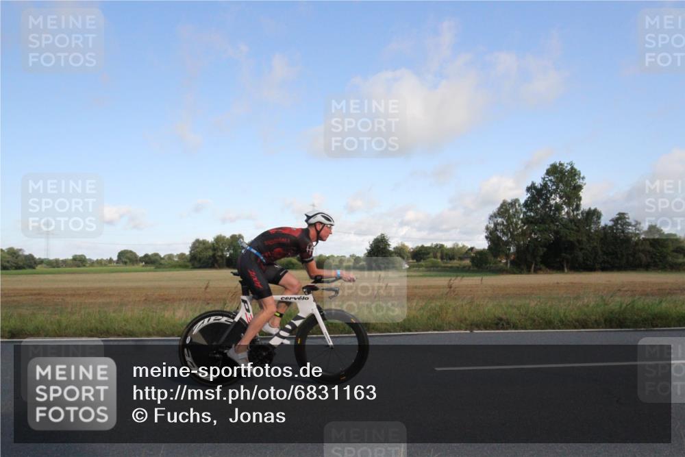 25.08.2024 - Elbe Triathlon Hamburg Fuchs,  Jonas http://msf.ph/oto/6831163 25.08.2024 09:29:30 Radfahren 33, 63, 135, 359, 357 meine-sportfotos.de