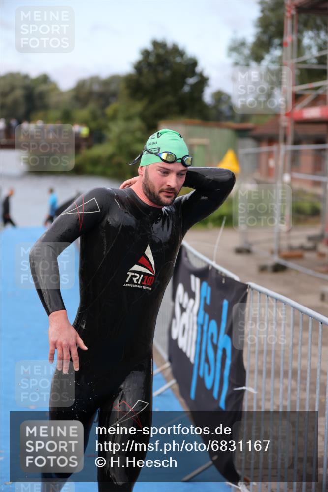 25.08.2024 - Elbe Triathlon Hamburg H.Heesch http://msf.ph/oto/6831167 25.08.2024 08:28:07 Schwimmen 47 meine-sportfotos.de