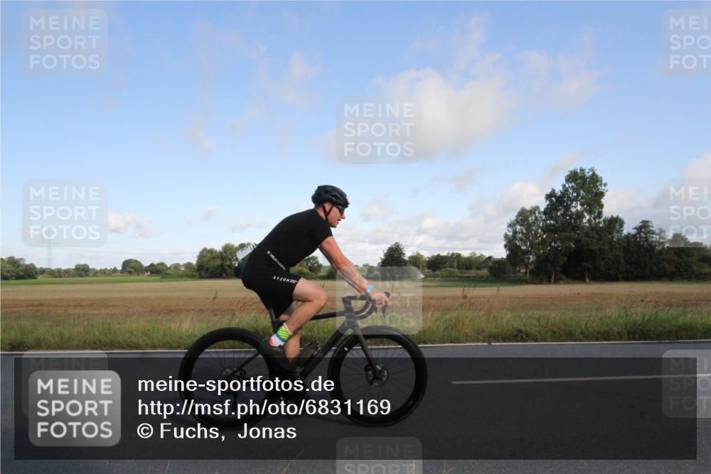 25.08.2024 - Elbe Triathlon Hamburg Fuchs,  Jonas http://msf.ph/oto/6831169 25.08.2024 09:29:32 Radfahren 135, 359, 357 meine-sportfotos.de