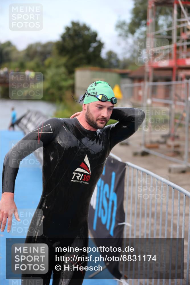 25.08.2024 - Elbe Triathlon Hamburg H.Heesch http://msf.ph/oto/6831174 25.08.2024 08:28:07 Schwimmen 47 meine-sportfotos.de