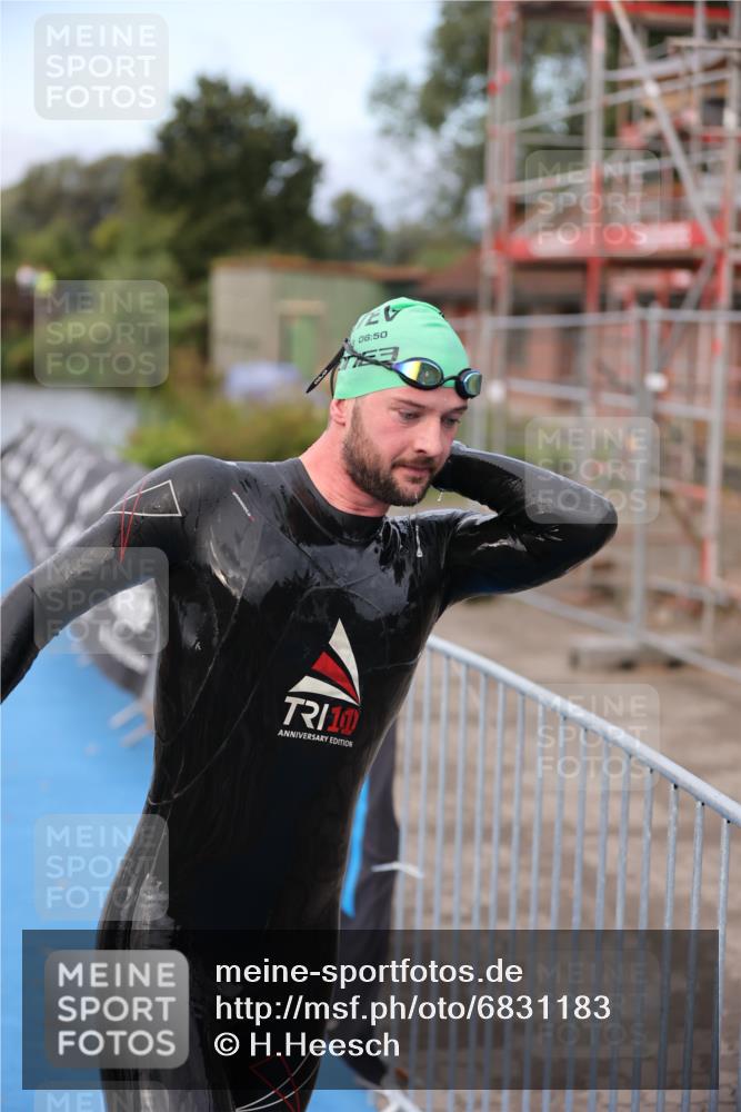 25.08.2024 - Elbe Triathlon Hamburg H.Heesch http://msf.ph/oto/6831183 25.08.2024 08:28:07 Schwimmen 47 meine-sportfotos.de