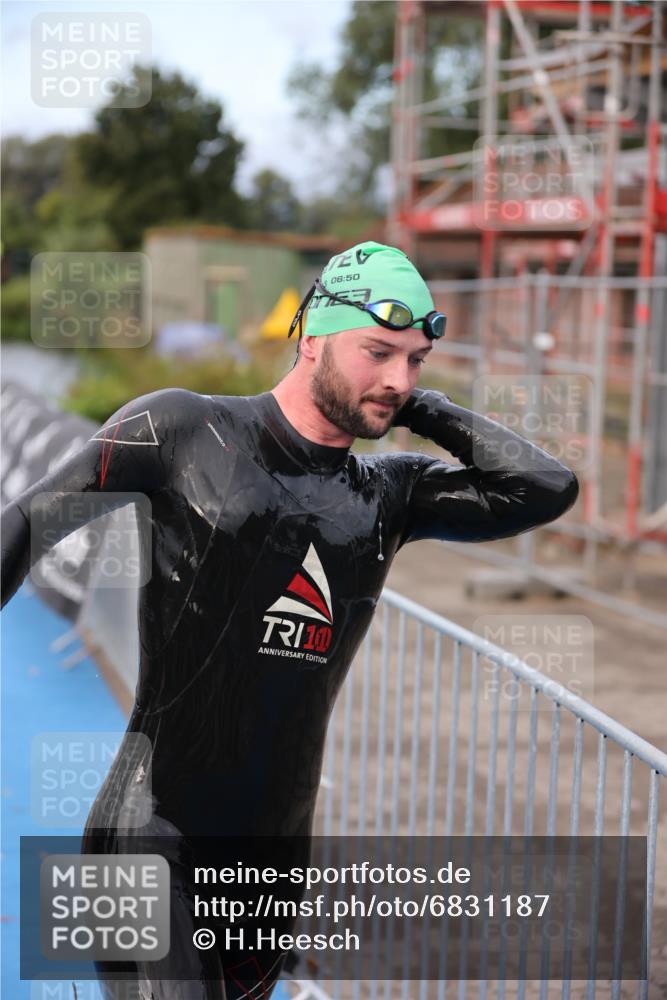 25.08.2024 - Elbe Triathlon Hamburg H.Heesch http://msf.ph/oto/6831187 25.08.2024 08:28:07 Schwimmen 47 meine-sportfotos.de