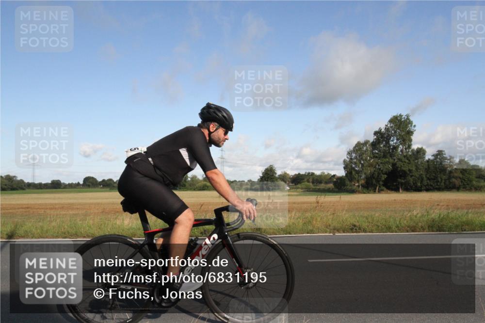 25.08.2024 - Elbe Triathlon Hamburg Fuchs,  Jonas http://msf.ph/oto/6831195 25.08.2024 09:29:54 Radfahren 66, 447, 98, 407, 138, 385, 401, 305 meine-sportfotos.de