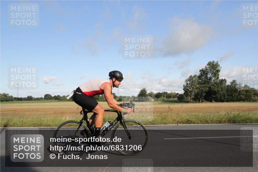 25.08.2024 - Elbe Triathlon Hamburg Fuchs,  Jonas http://msf.ph/oto/6831206 25.08.2024 09:29:56 Radfahren 447, 98, 407, 138, 385, 401, 305, 101 meine-sportfotos.de