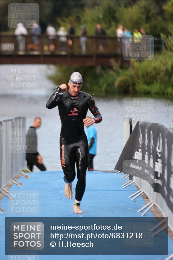 25.08.2024 - Elbe Triathlon Hamburg H.Heesch http://msf.ph/oto/6831218 25.08.2024 08:28:38 Schwimmen 65 meine-sportfotos.de