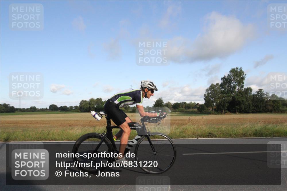 25.08.2024 - Elbe Triathlon Hamburg Fuchs,  Jonas http://msf.ph/oto/6831220 25.08.2024 09:30:07 Radfahren 101, 231, 221, 114 meine-sportfotos.de