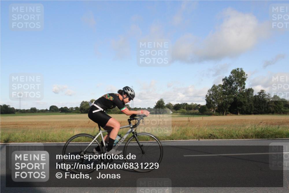 25.08.2024 - Elbe Triathlon Hamburg Fuchs,  Jonas http://msf.ph/oto/6831229 25.08.2024 09:30:14 Radfahren 114, 182, 214, 137 meine-sportfotos.de