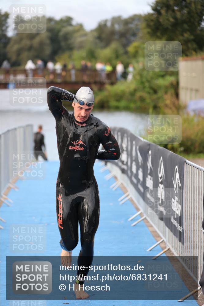 25.08.2024 - Elbe Triathlon Hamburg H.Heesch http://msf.ph/oto/6831241 25.08.2024 08:28:40 Schwimmen 65 meine-sportfotos.de