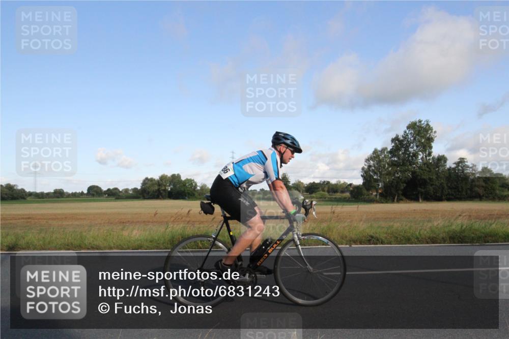25.08.2024 - Elbe Triathlon Hamburg Fuchs,  Jonas http://msf.ph/oto/6831243 25.08.2024 09:30:22 Radfahren 214, 137, 286, 249, 361 meine-sportfotos.de