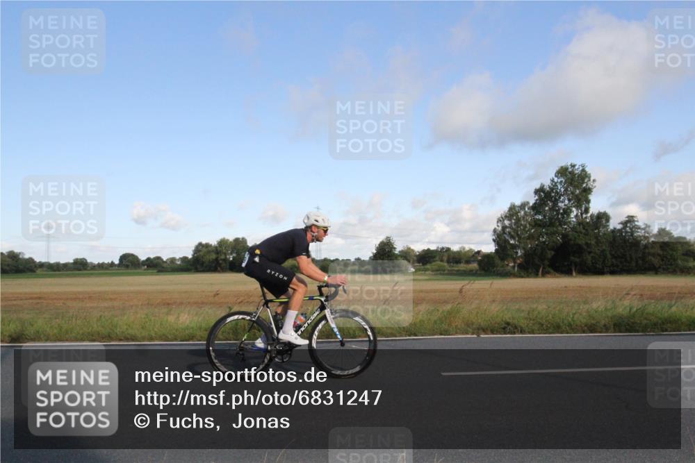 25.08.2024 - Elbe Triathlon Hamburg Fuchs,  Jonas http://msf.ph/oto/6831247 25.08.2024 09:30:22 Radfahren 214, 137, 286, 249, 361 meine-sportfotos.de