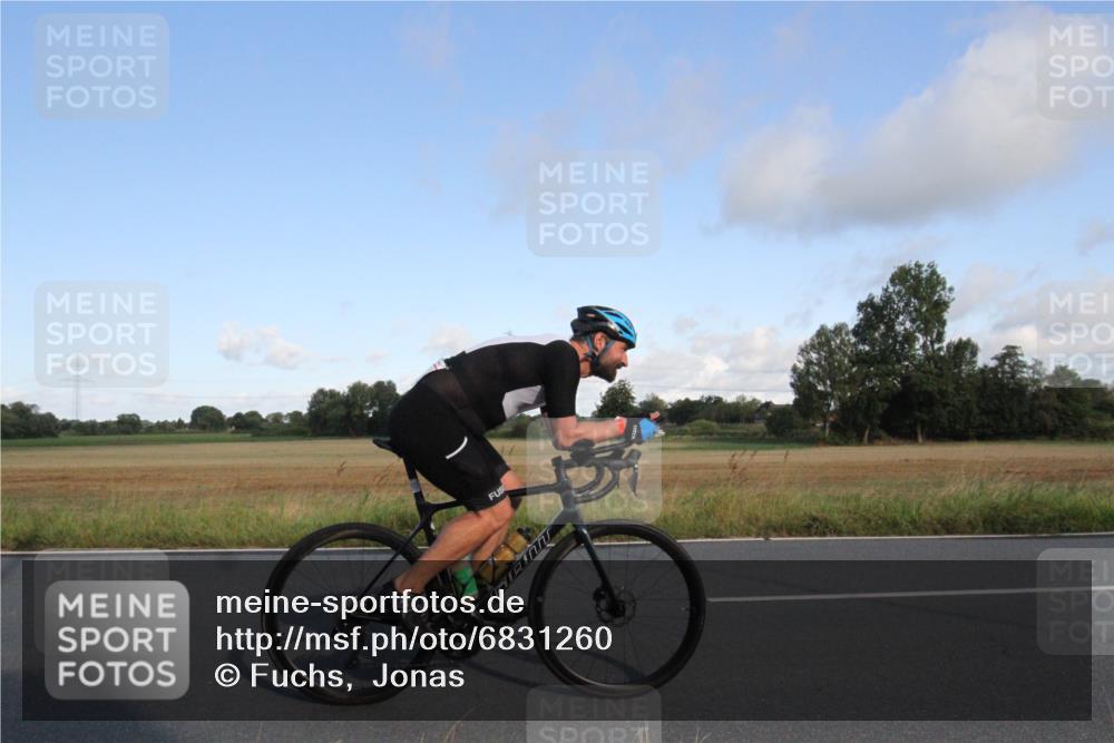 25.08.2024 - Elbe Triathlon Hamburg Fuchs,  Jonas http://msf.ph/oto/6831260 25.08.2024 09:30:29 Radfahren 361, 170, 330, 88 meine-sportfotos.de