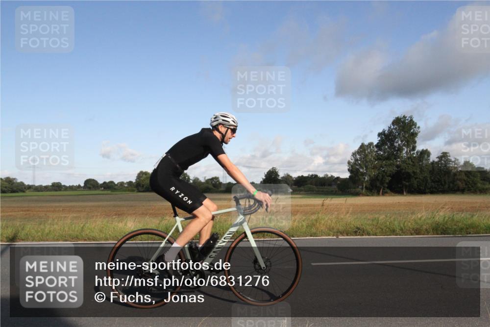 25.08.2024 - Elbe Triathlon Hamburg Fuchs,  Jonas http://msf.ph/oto/6831276 25.08.2024 09:30:38 Radfahren 330, 88, 250, 70, 44, 304 meine-sportfotos.de