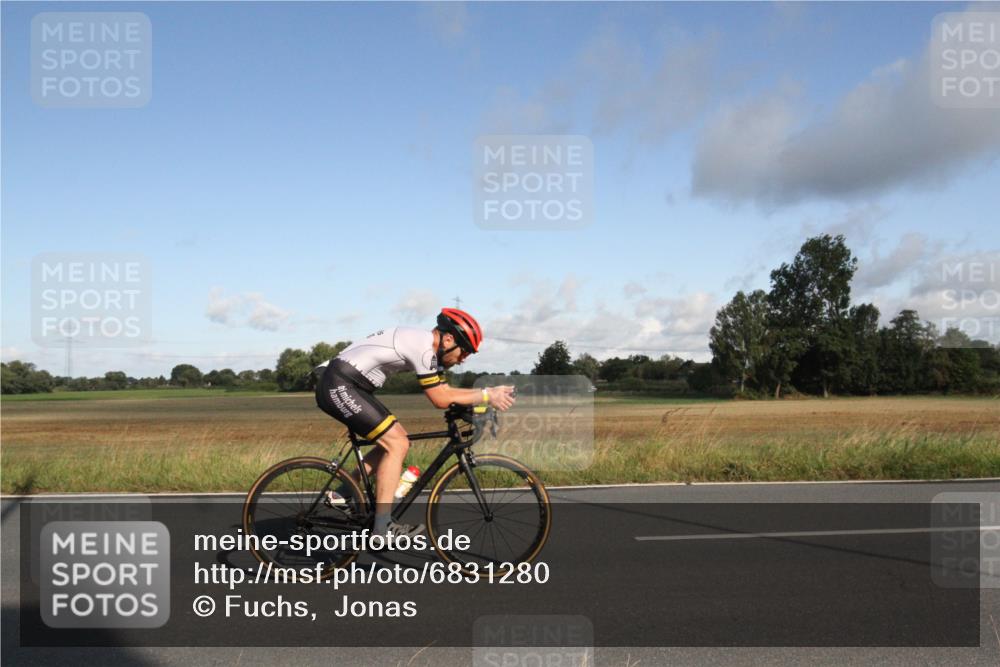 25.08.2024 - Elbe Triathlon Hamburg Fuchs,  Jonas http://msf.ph/oto/6831280 25.08.2024 09:30:40 Radfahren 88, 250, 70, 44, 304, 362 meine-sportfotos.de