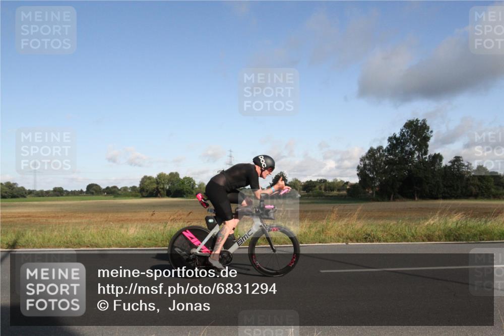 25.08.2024 - Elbe Triathlon Hamburg Fuchs,  Jonas http://msf.ph/oto/6831294 25.08.2024 09:30:45 Radfahren 250, 70, 44, 304, 362 meine-sportfotos.de
