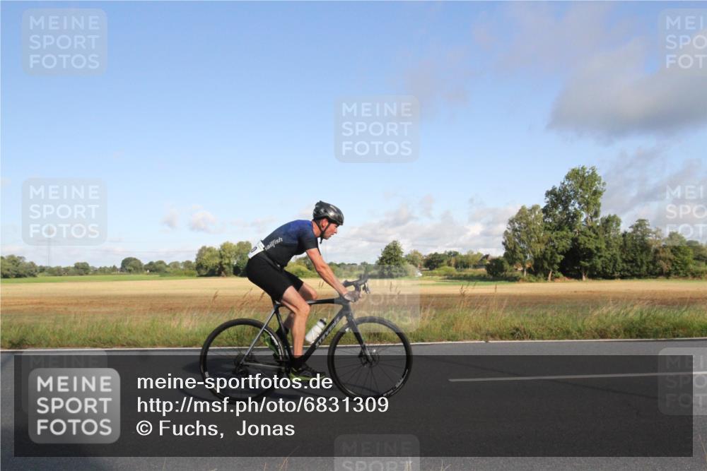 25.08.2024 - Elbe Triathlon Hamburg Fuchs,  Jonas http://msf.ph/oto/6831309 25.08.2024 09:31:01 Radfahren 383, 145, 400, 254, 271, 67, 113 meine-sportfotos.de