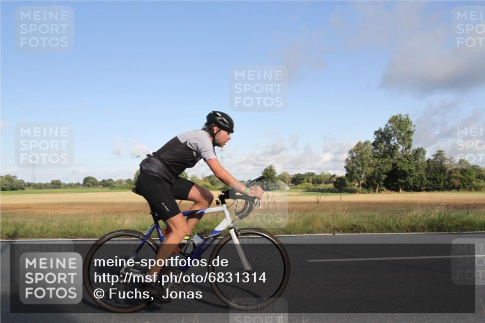 25.08.2024 - Elbe Triathlon Hamburg Fuchs,  Jonas http://msf.ph/oto/6831314 25.08.2024 09:31:03 Radfahren 383, 145, 400, 254, 271, 67, 113, 136 meine-sportfotos.de