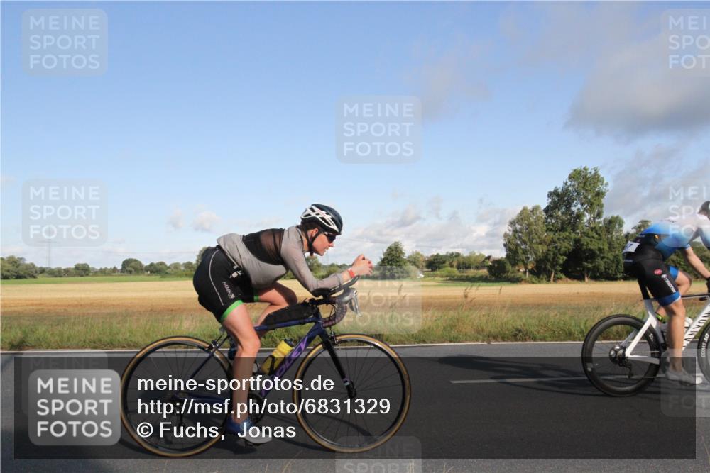 25.08.2024 - Elbe Triathlon Hamburg Fuchs,  Jonas http://msf.ph/oto/6831329 25.08.2024 09:31:06 Radfahren 400, 254, 271, 67, 113, 136, 187, 257, 302 meine-sportfotos.de