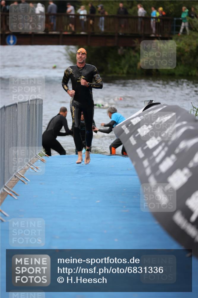 25.08.2024 - Elbe Triathlon Hamburg H.Heesch http://msf.ph/oto/6831336 25.08.2024 08:29:45 Schwimmen 68, 78, 79, 95 meine-sportfotos.de