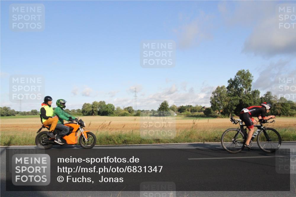 25.08.2024 - Elbe Triathlon Hamburg Fuchs,  Jonas http://msf.ph/oto/6831347 25.08.2024 09:31:11 Radfahren 271, 67, 113, 136, 187, 257, 302, 307, 312, 482 meine-sportfotos.de