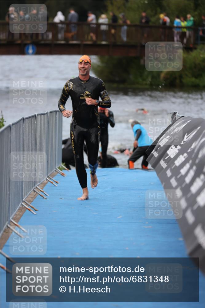 25.08.2024 - Elbe Triathlon Hamburg H.Heesch http://msf.ph/oto/6831348 25.08.2024 08:29:46 Schwimmen 68, 78, 79, 95 meine-sportfotos.de