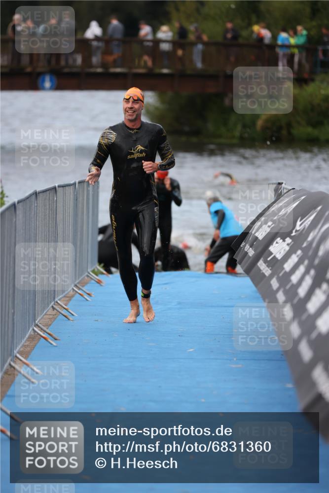 25.08.2024 - Elbe Triathlon Hamburg H.Heesch http://msf.ph/oto/6831360 25.08.2024 08:29:46 Schwimmen 68, 78, 79, 95 meine-sportfotos.de
