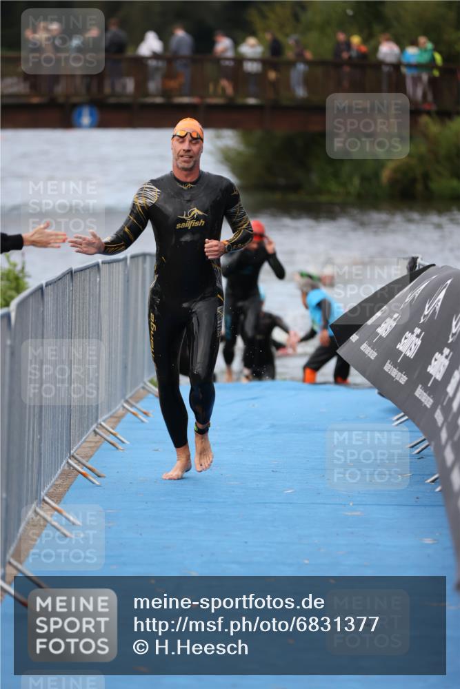 25.08.2024 - Elbe Triathlon Hamburg H.Heesch http://msf.ph/oto/6831377 25.08.2024 08:29:47 Schwimmen 68, 78, 79, 95 meine-sportfotos.de