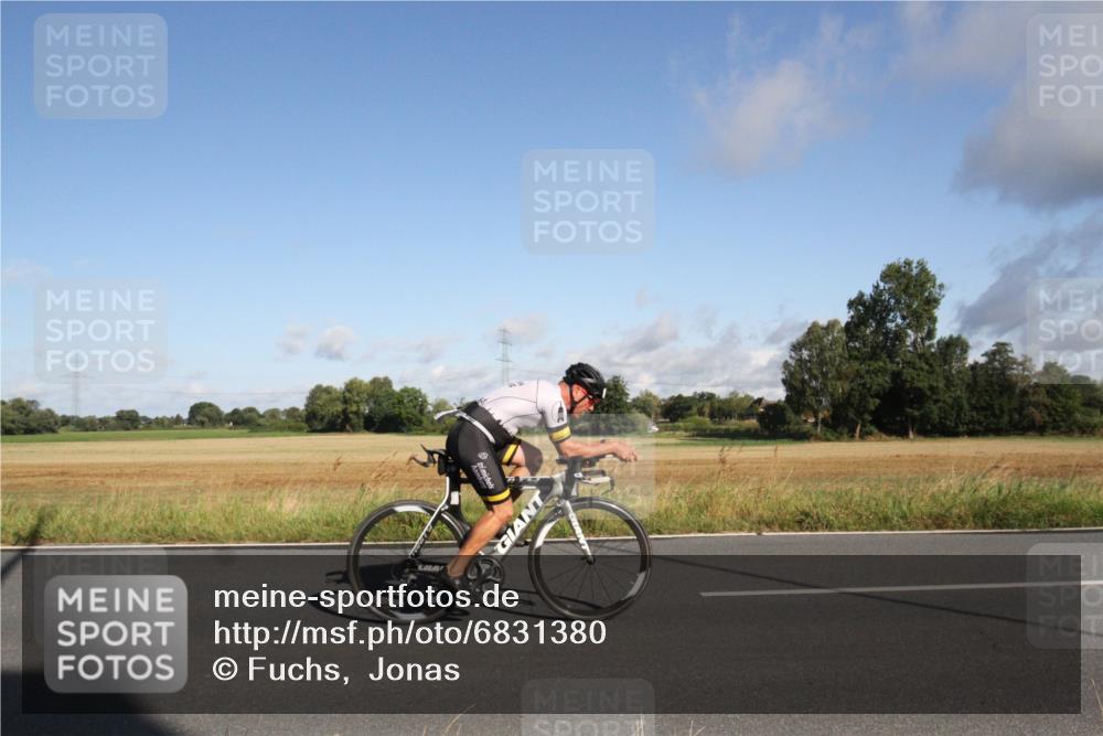25.08.2024 - Elbe Triathlon Hamburg Fuchs,  Jonas http://msf.ph/oto/6831380 25.08.2024 09:31:21 Radfahren 312, 482, 243, 72, 277, 125, 351 meine-sportfotos.de
