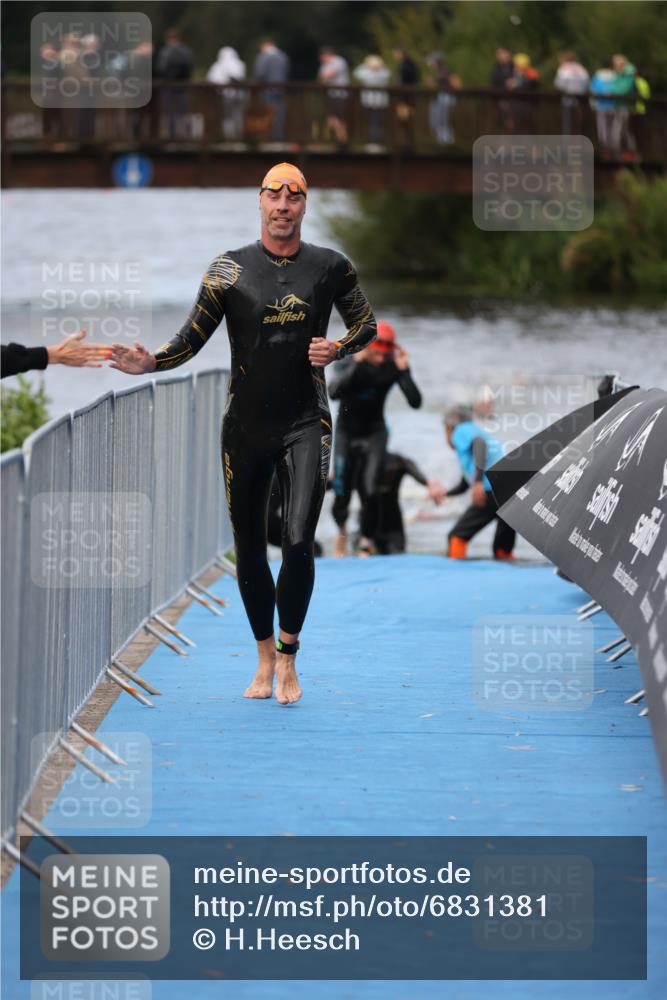 25.08.2024 - Elbe Triathlon Hamburg H.Heesch http://msf.ph/oto/6831381 25.08.2024 08:29:47 Schwimmen 68, 78, 79, 95 meine-sportfotos.de