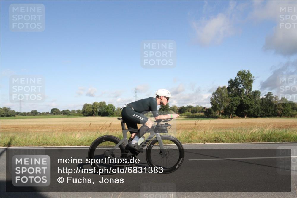 25.08.2024 - Elbe Triathlon Hamburg Fuchs,  Jonas http://msf.ph/oto/6831383 25.08.2024 09:31:25 Radfahren 72, 277, 125, 351, 223 meine-sportfotos.de