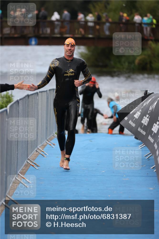 25.08.2024 - Elbe Triathlon Hamburg H.Heesch http://msf.ph/oto/6831387 25.08.2024 08:29:47 Schwimmen 68, 78, 79, 95 meine-sportfotos.de