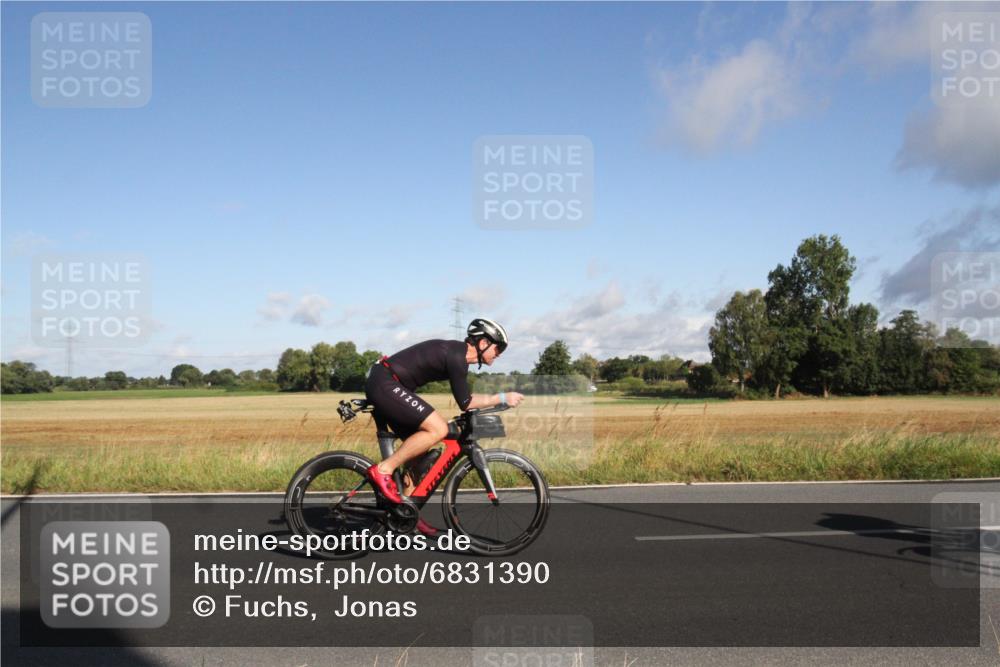 25.08.2024 - Elbe Triathlon Hamburg Fuchs,  Jonas http://msf.ph/oto/6831390 25.08.2024 09:31:27 Radfahren 72, 277, 125, 351, 223, 242 meine-sportfotos.de