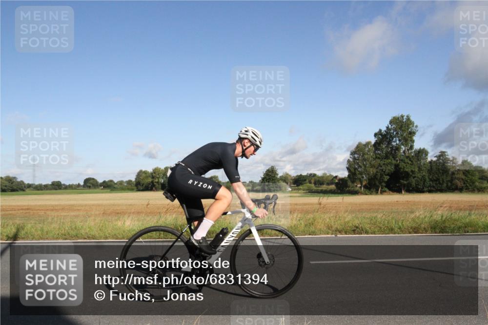 25.08.2024 - Elbe Triathlon Hamburg Fuchs,  Jonas http://msf.ph/oto/6831394 25.08.2024 09:31:30 Radfahren 277, 125, 351, 223, 242 meine-sportfotos.de