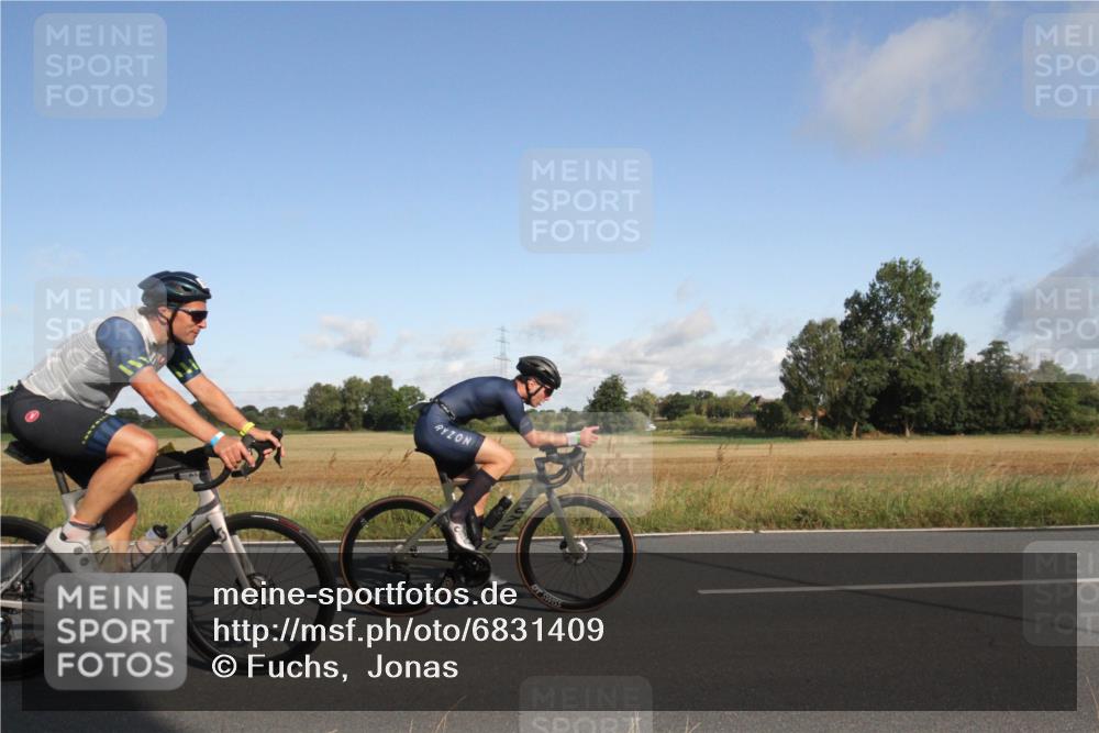 25.08.2024 - Elbe Triathlon Hamburg Fuchs,  Jonas http://msf.ph/oto/6831409 25.08.2024 09:31:42 Radfahren 173, 176, 200, 373, 397, 219, 350, 124 meine-sportfotos.de
