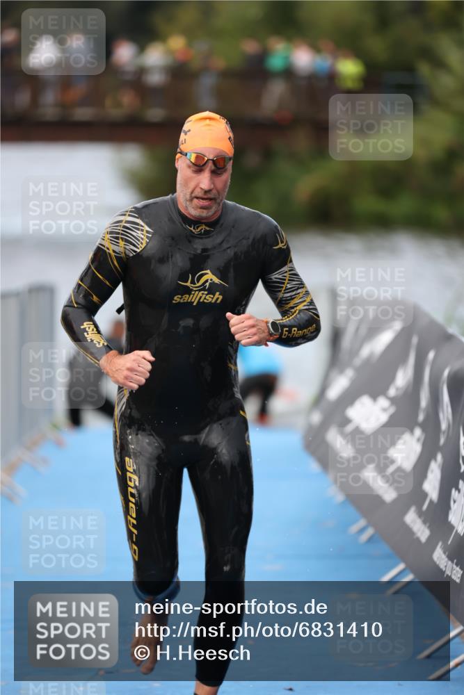 25.08.2024 - Elbe Triathlon Hamburg H.Heesch http://msf.ph/oto/6831410 25.08.2024 08:29:49 Schwimmen 68, 78, 79, 95 meine-sportfotos.de