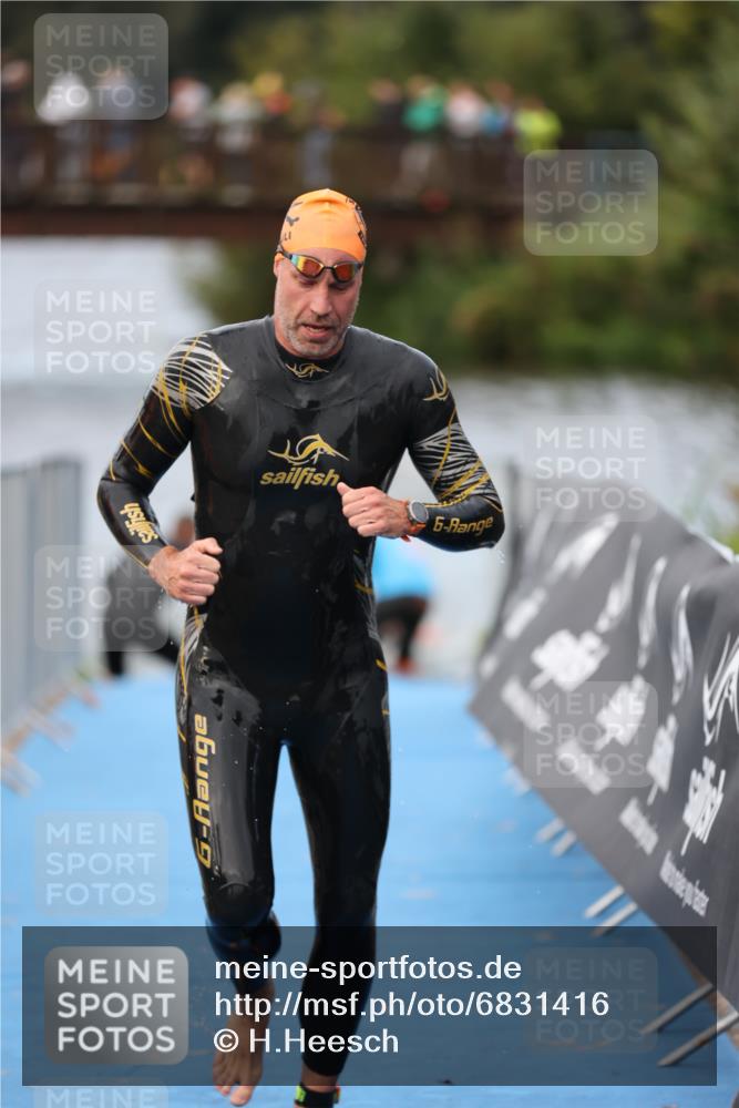 25.08.2024 - Elbe Triathlon Hamburg H.Heesch http://msf.ph/oto/6831416 25.08.2024 08:29:49 Schwimmen 68, 78, 79, 95 meine-sportfotos.de