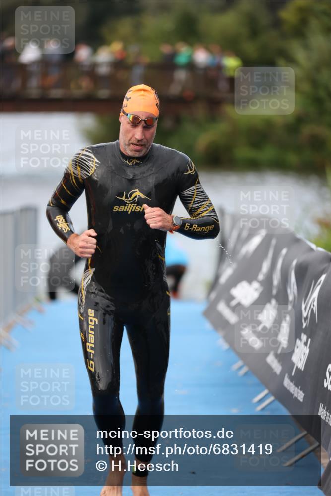 25.08.2024 - Elbe Triathlon Hamburg H.Heesch http://msf.ph/oto/6831419 25.08.2024 08:29:49 Schwimmen 68, 78, 79, 95 meine-sportfotos.de
