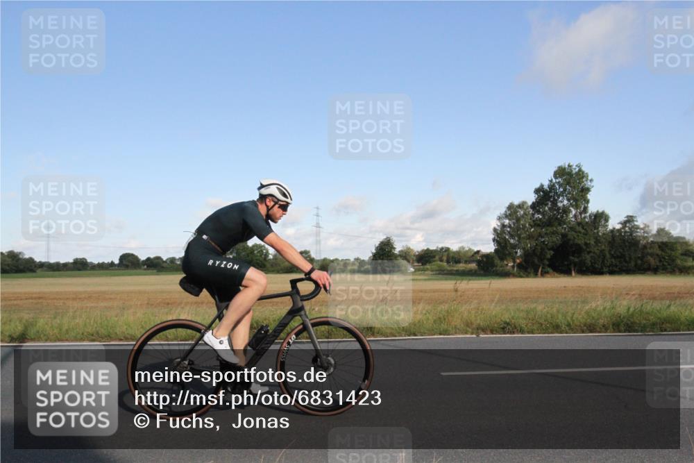 25.08.2024 - Elbe Triathlon Hamburg Fuchs,  Jonas http://msf.ph/oto/6831423 25.08.2024 09:31:45 Radfahren 176, 200, 373, 397, 219, 350, 124, 147, 133 meine-sportfotos.de