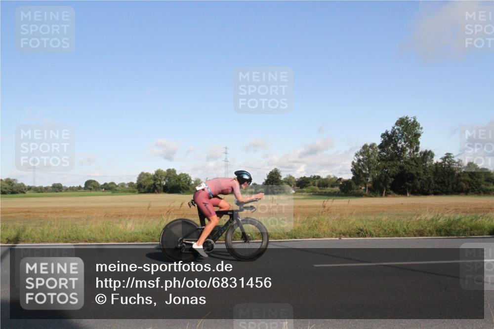 25.08.2024 - Elbe Triathlon Hamburg Fuchs,  Jonas http://msf.ph/oto/6831456 25.08.2024 09:31:56 Radfahren 147, 133, 469, 175, 321, 356, 139, 396, 229, 423 meine-sportfotos.de