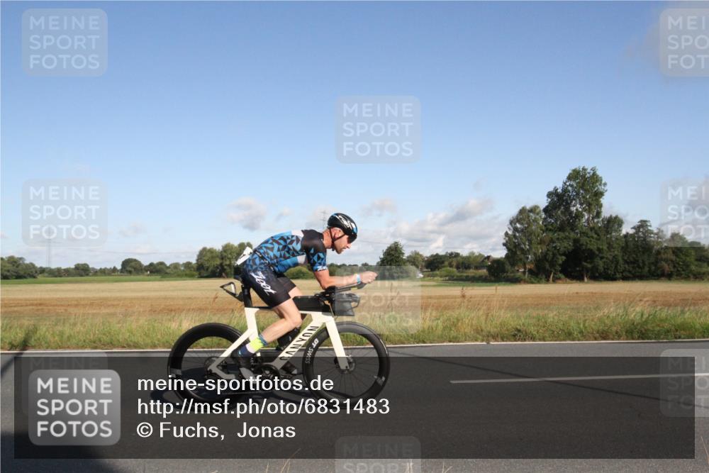 25.08.2024 - Elbe Triathlon Hamburg Fuchs,  Jonas http://msf.ph/oto/6831483 25.08.2024 09:32:08 Radfahren 423, 206, 345, 391 meine-sportfotos.de