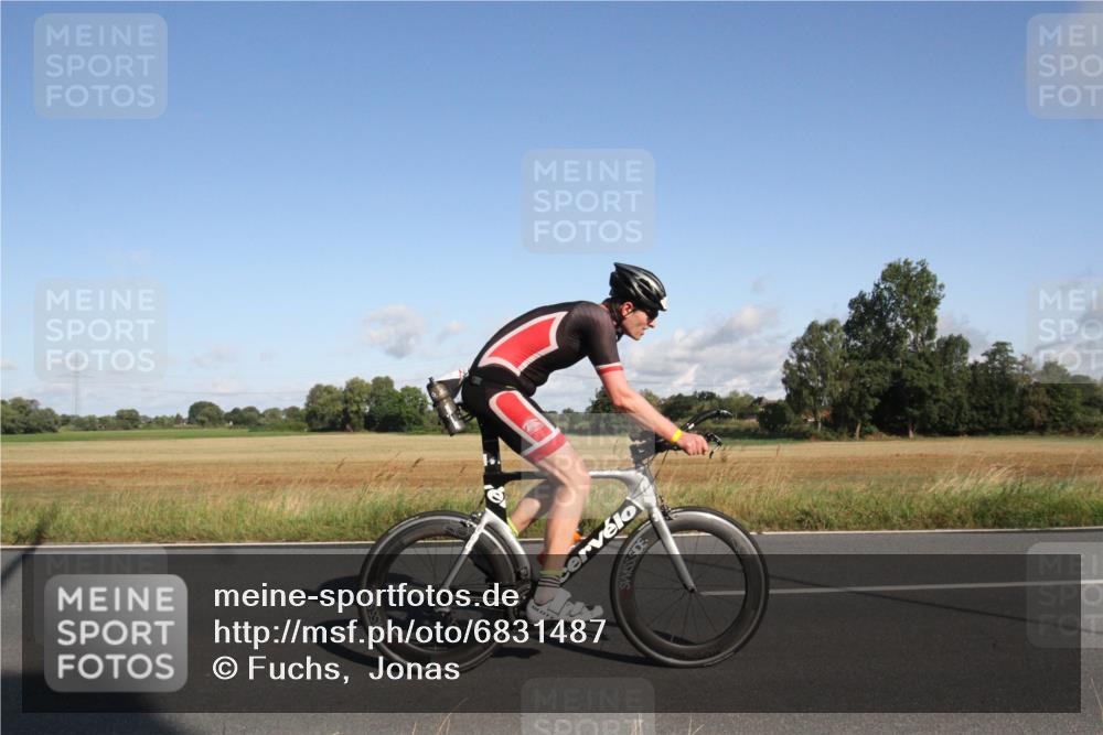 25.08.2024 - Elbe Triathlon Hamburg Fuchs,  Jonas http://msf.ph/oto/6831487 25.08.2024 09:32:14 Radfahren 391, 59, 73, 99 meine-sportfotos.de