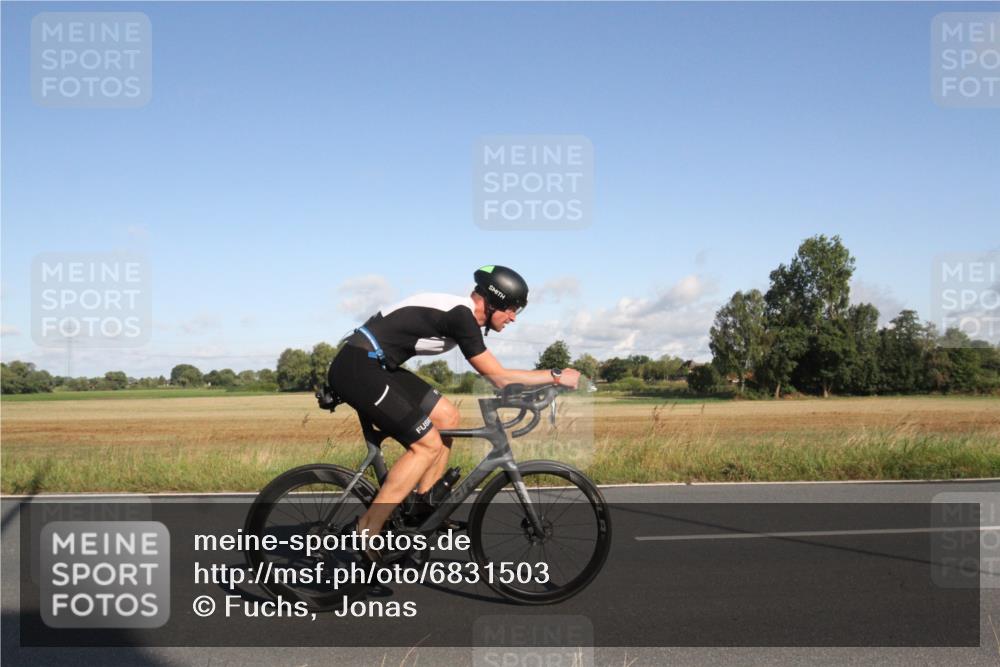 25.08.2024 - Elbe Triathlon Hamburg Fuchs,  Jonas http://msf.ph/oto/6831503 25.08.2024 09:32:21 Radfahren 59, 73, 99, 339, 107, 366 meine-sportfotos.de
