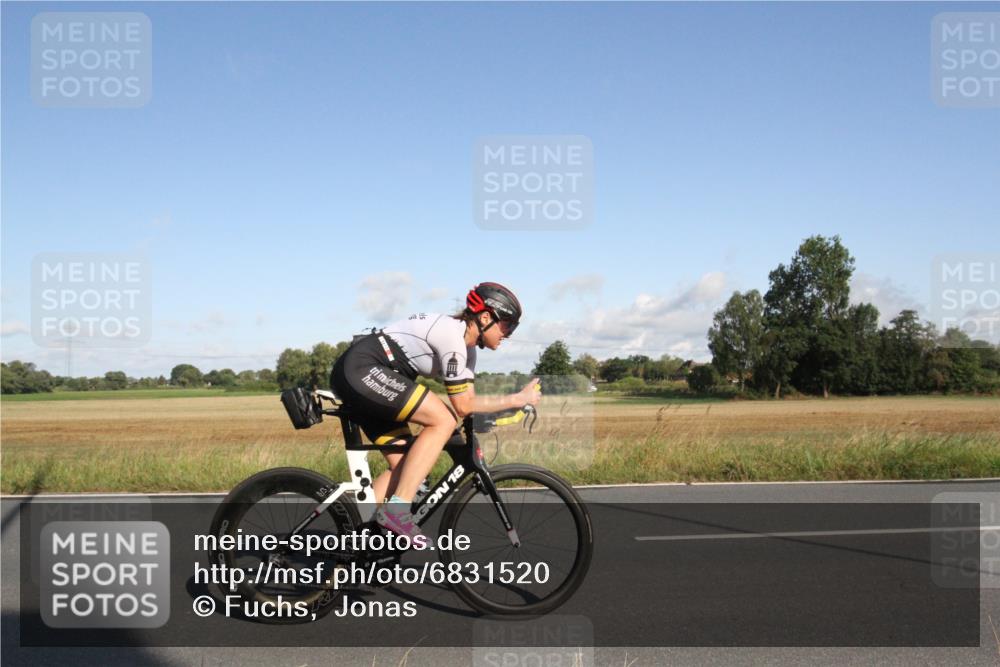 25.08.2024 - Elbe Triathlon Hamburg Fuchs,  Jonas http://msf.ph/oto/6831520 25.08.2024 09:32:34 Radfahren 127, 118, 164, 445 meine-sportfotos.de