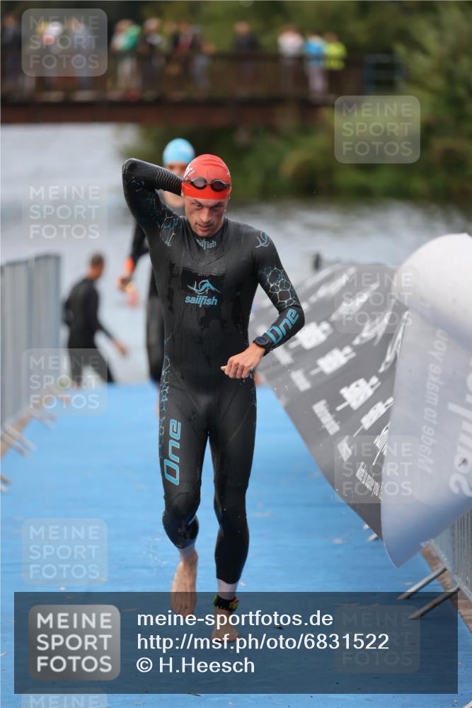 25.08.2024 - Elbe Triathlon Hamburg H.Heesch http://msf.ph/oto/6831522 25.08.2024 08:29:53 Schwimmen 68, 78, 79, 95 meine-sportfotos.de